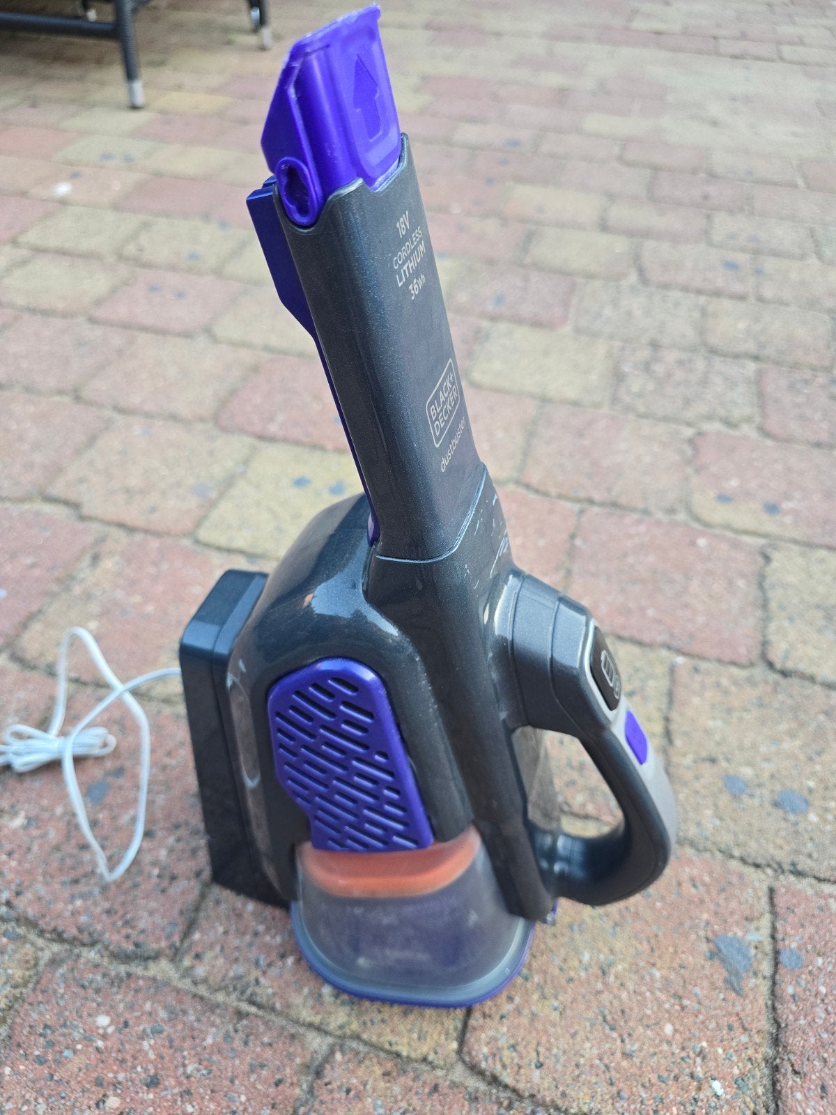 Black+Decker Dustbuster 18V Kruimeldief met Oplaadstation, Ophalen, Overige merken, Gebruikt, Kruimeldief