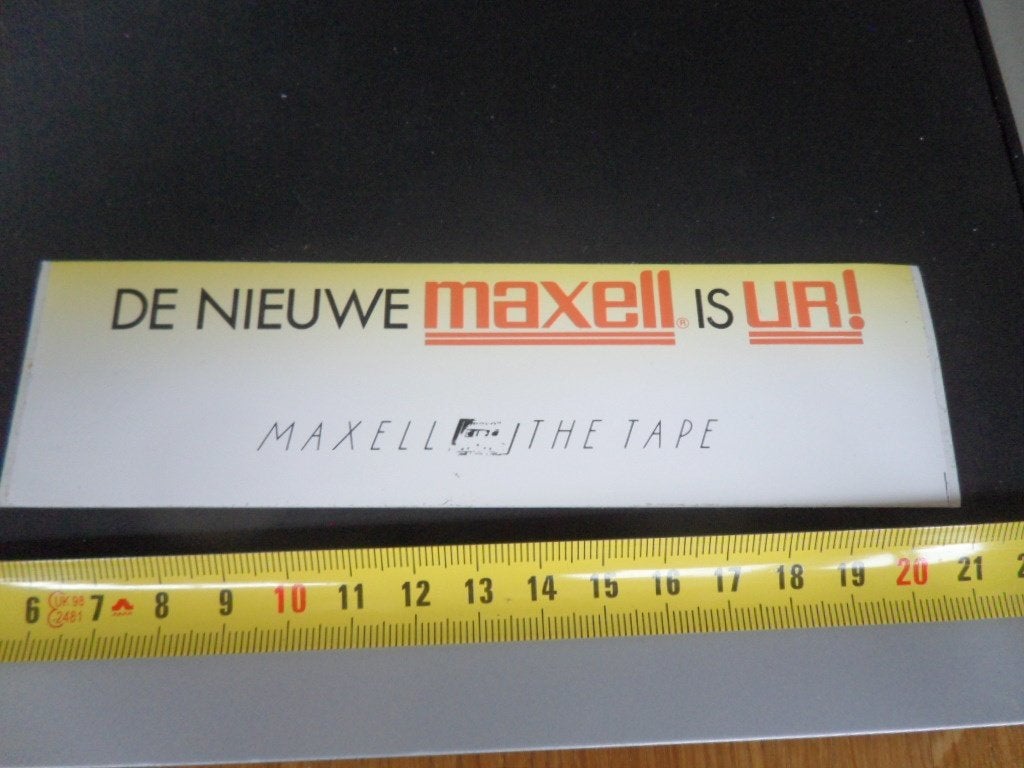 sticker De nieuwe MAXELL is UR !  The Tape audio cassettes, Ophalen, Zo goed als nieuw