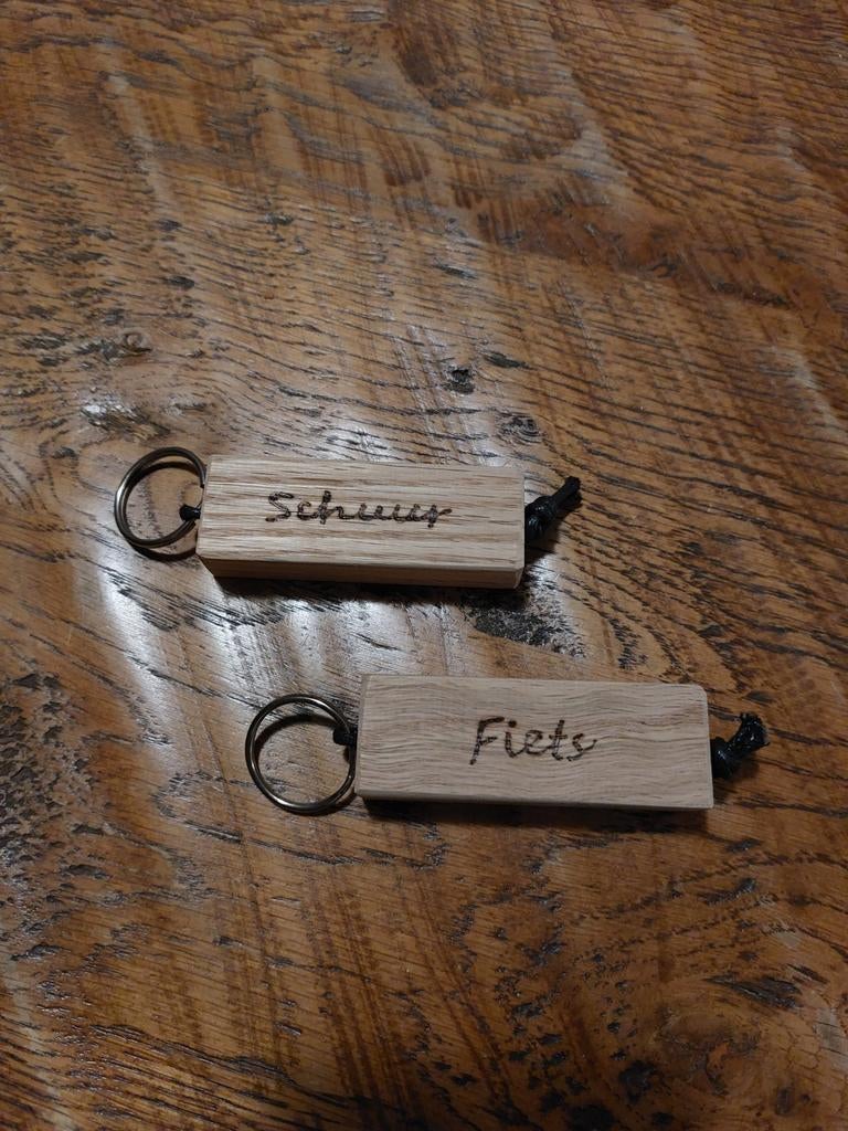 2 stuks handgemaakte houten sleutelhangers - Nieuw, Ophalen of Verzenden, Nieuw