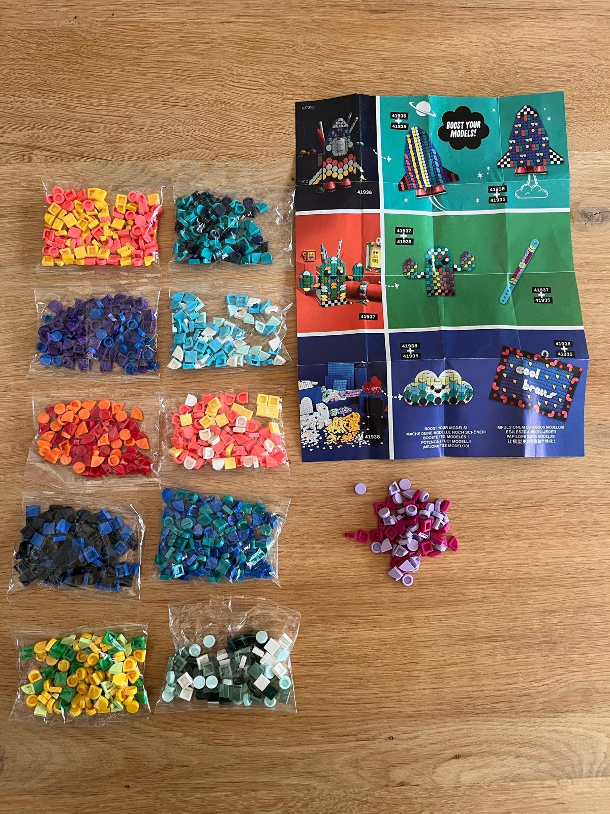 LEGO DOTS 41935 Lots of DOTS - 10 gesealde zakjes, 1 open, Ophalen of Verzenden, Zo goed als nieuw, Overige merken