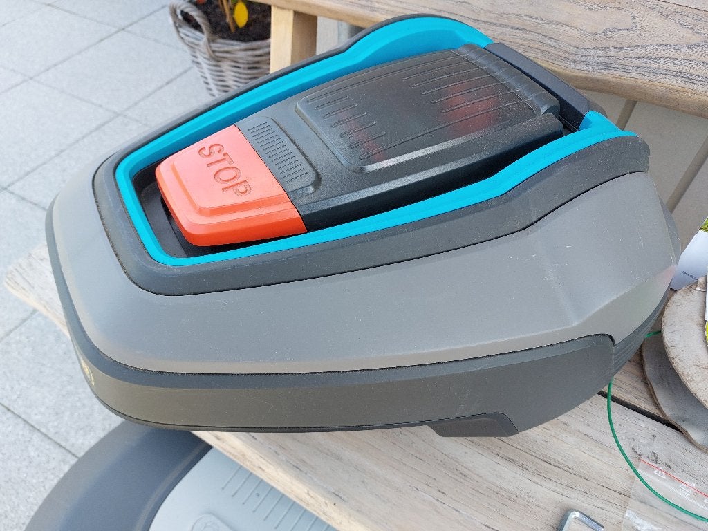 Gardena Robotmaaier R45Li, met garage, Tuin en Terras, Robotmaaiers, Ophalen, Nieuw, Minder dan 20 cm, Gardena