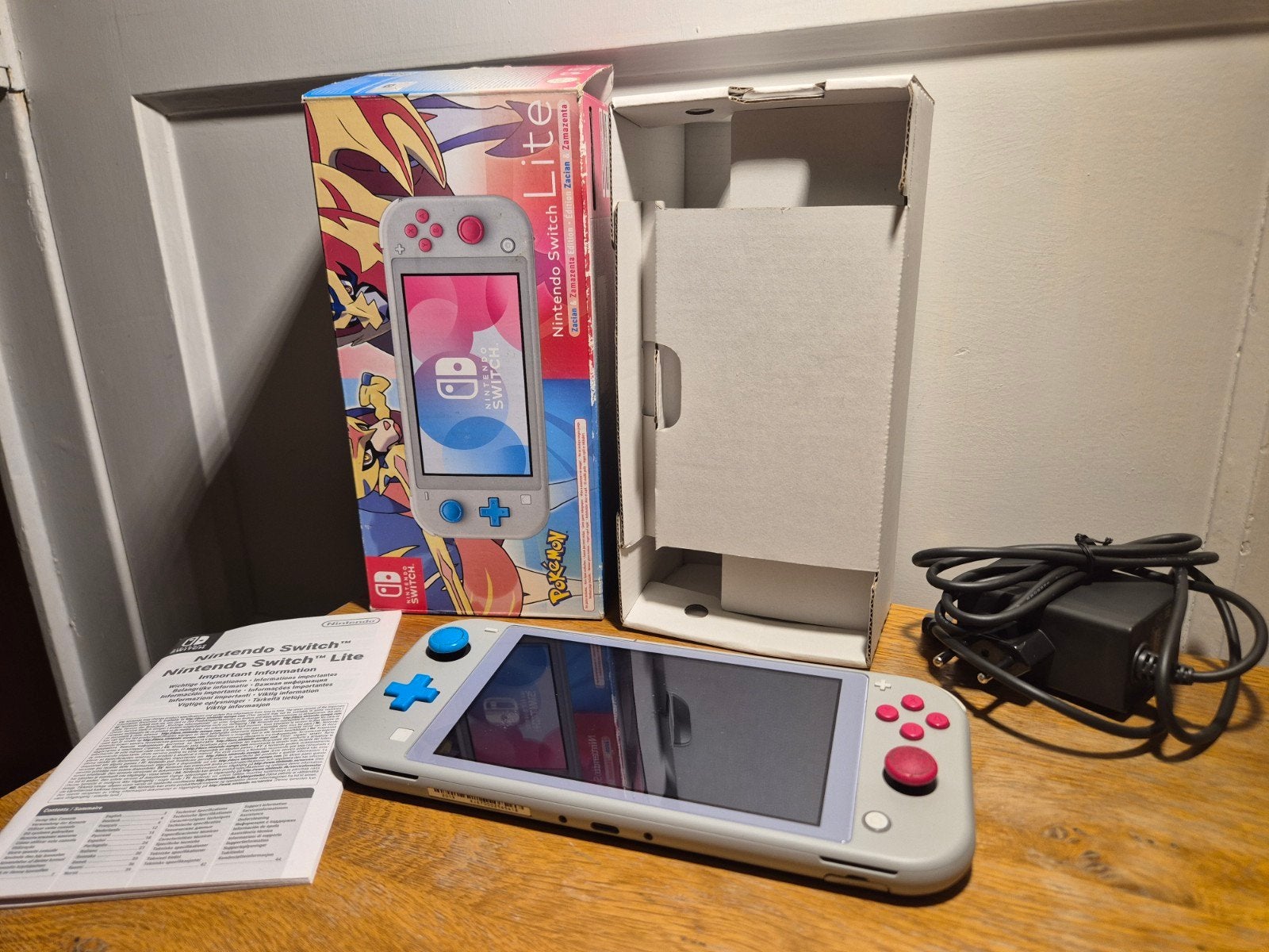 Nintendo Switch lite Pokèmon Zacian & Zamazenta Edition, Spelcomputers en Games, Ophalen of Verzenden, Grijs, Zo goed als nieuw