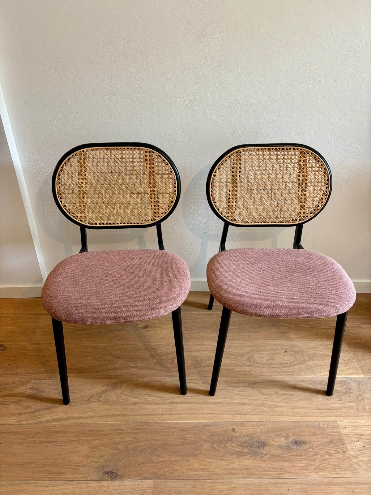 Zuiver Spike eetkamerstoelen met rotan rugleuning, Huis en Inrichting, Stoelen, Ophalen, Gebruikt, Twee, Overige kleuren