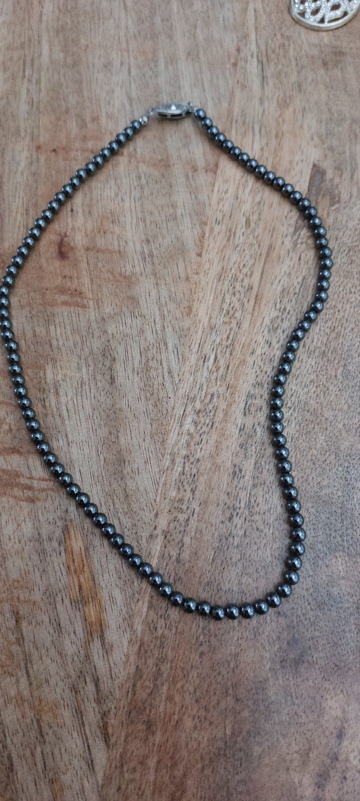 Elegante Hematiet Kralenketting met Sierlijke Sluiting, Sieraden, Tassen en Uiterlijk, Kettingen, Ophalen of Verzenden, Zo goed als nieuw