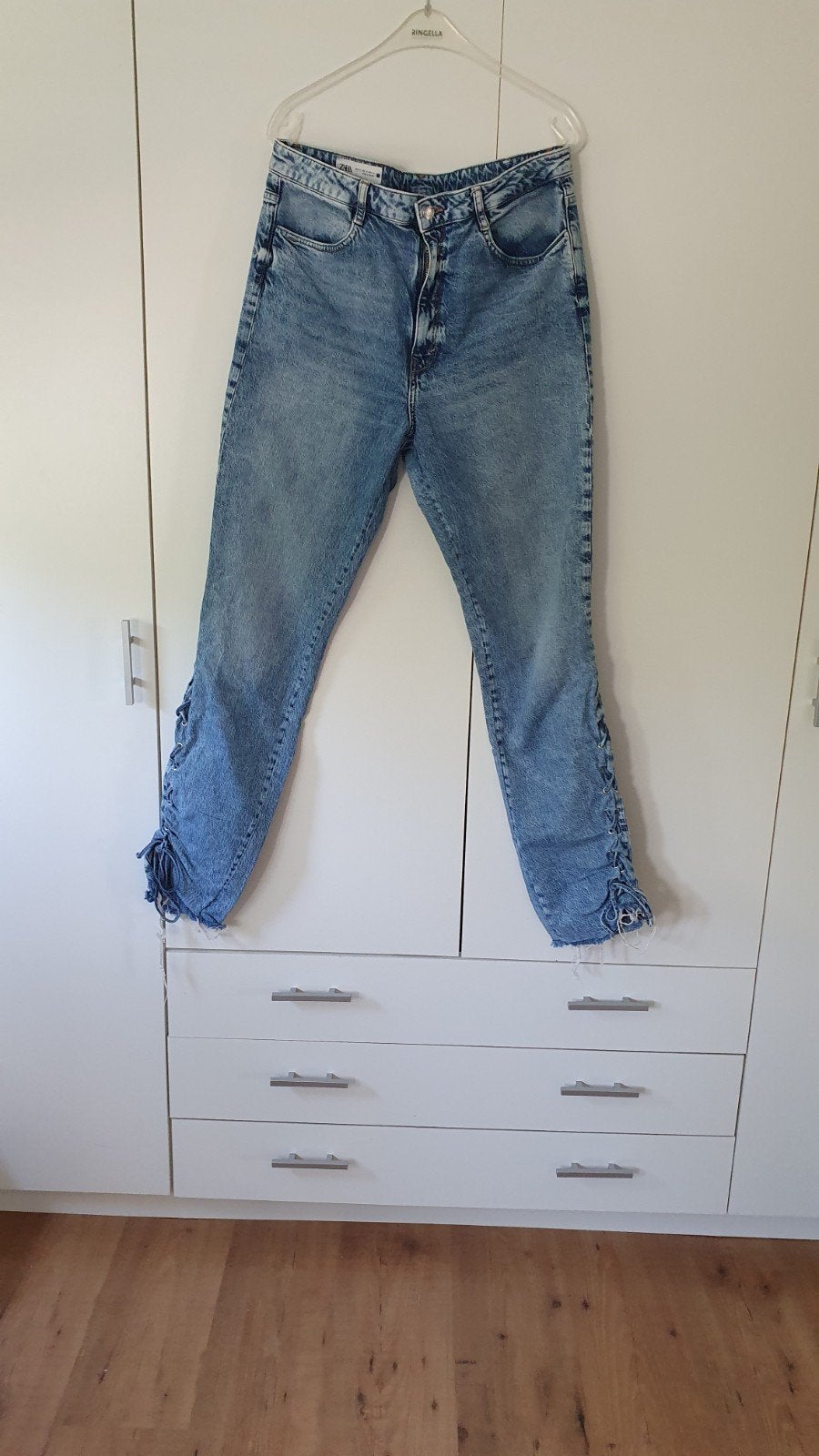 Dames Spijkerbroek met Veterzijkant - Zara, Blauw, Zara, Ophalen of Verzenden, W33 - W36 (confectie 42/44)