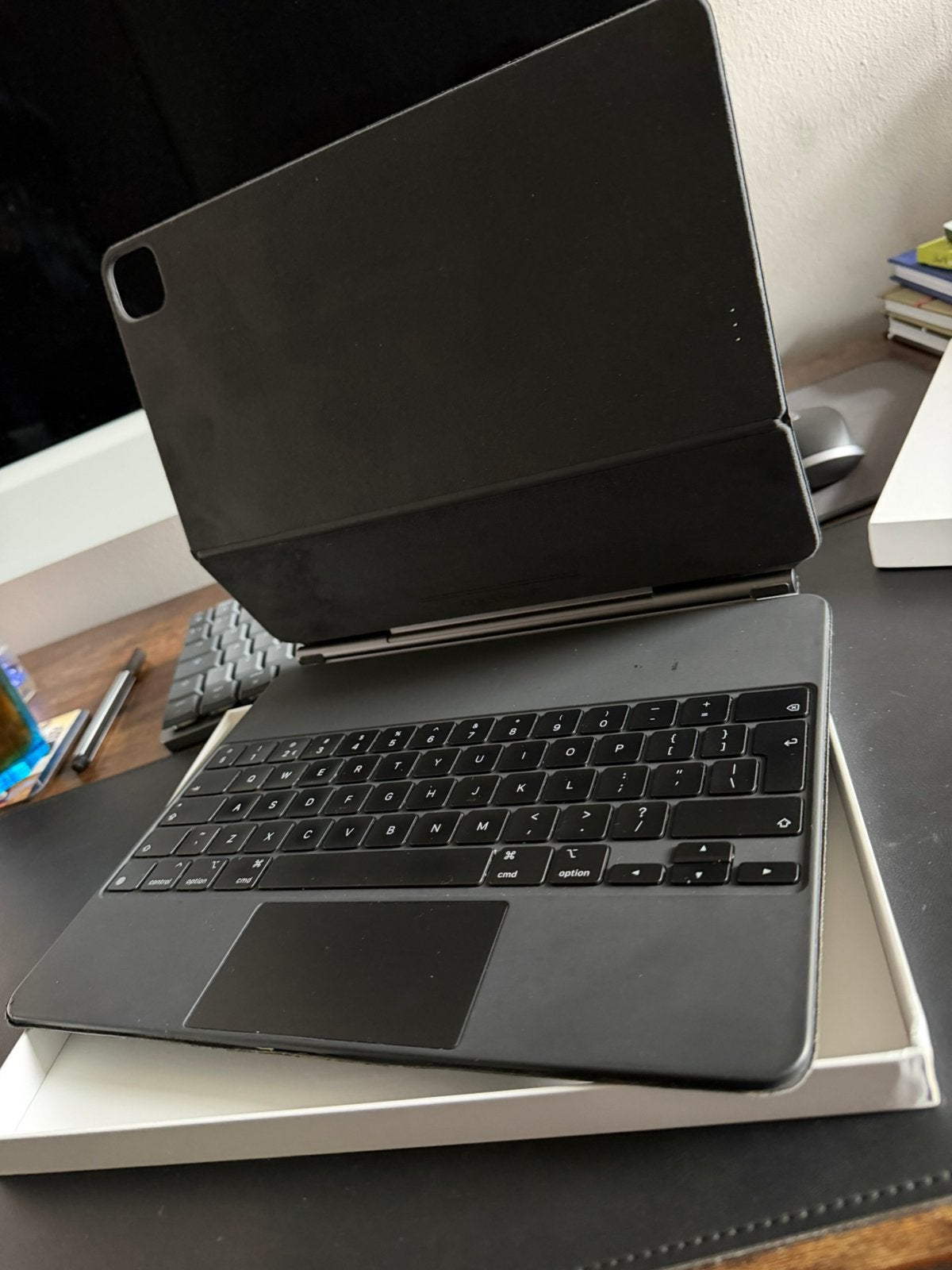 Apple Magic Keyboard iPad Pro 12.9” Air 13” | Nederlands, IPad Pro 12.9" & Air 13", Bescherming voor- en achterkant, Ophalen of Verzenden