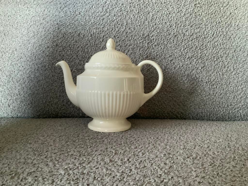 Wedgewood theepot, Ophalen