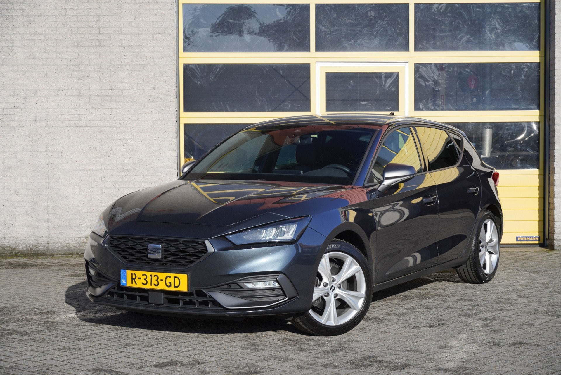 SEAT Leon 1.0 eTSI Automaat! FR Business BJ2022 Lmv 17" | Le, Auto's, Dealer onderhouden, Gebruikt, Leon, Leder en Stof