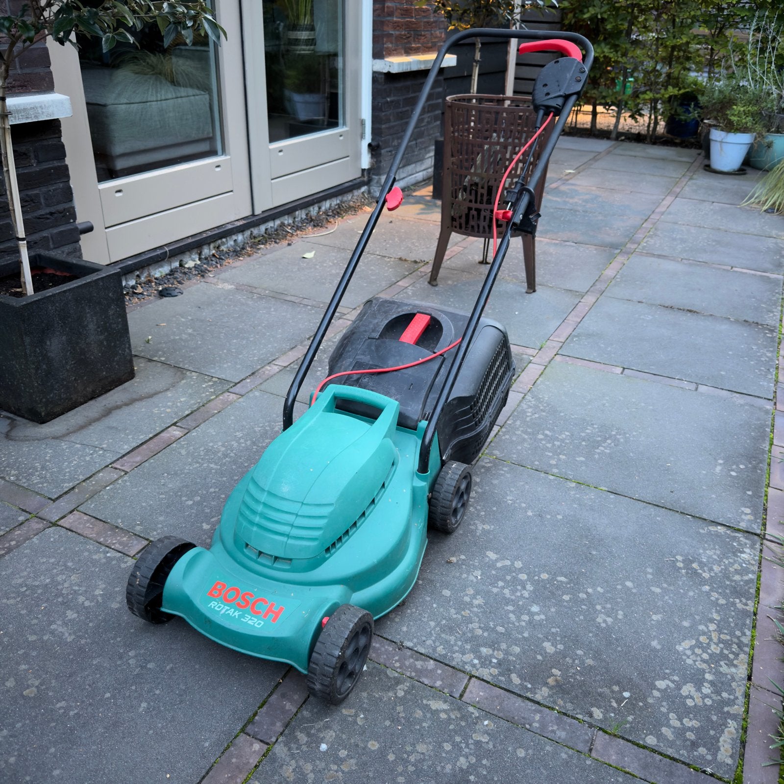 Bosch Rotak 320 elektrische grasmaaier met opvangbak, Ophalen, Cirkelmaaier, Gebruikt, Elektrische grasmaaier