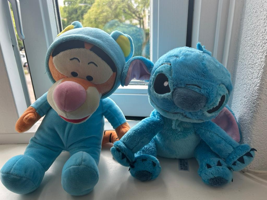 2 knuffels tijgertje en stich zgan sier gezeten, Kinderen en Baby's, Speelgoed | Knuffels en Pluche, Ophalen of Verzenden, Zo goed als nieuw