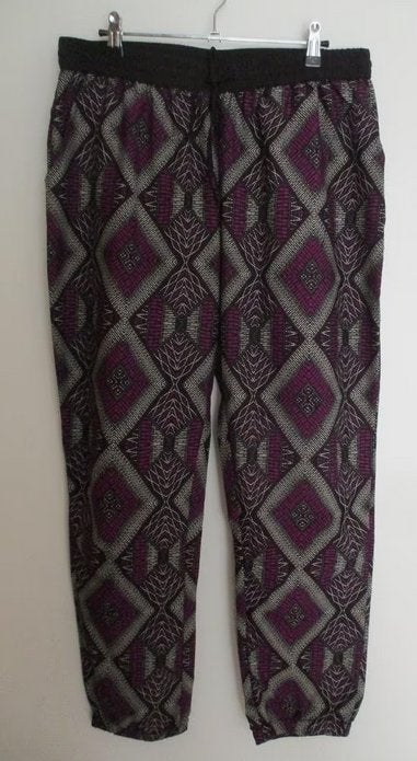 Yessica dunne, soepele broek met grafisch patroon, maat 42, Kleding | Dames, Broeken en Pantalons, Oosterveldweg 15, 7274 DZ, Verzenden