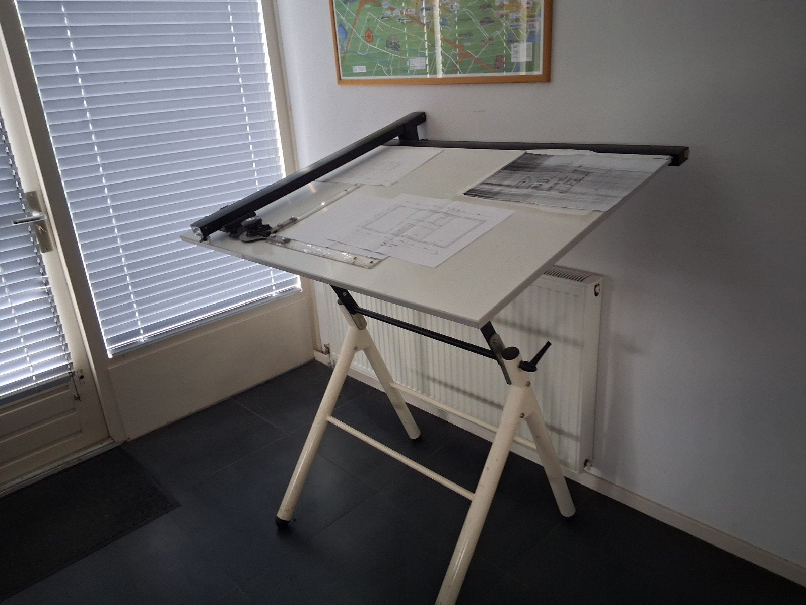 Tekentafel met verstelbaar blad en liniaal, Doe-het-zelf en Verbouw, Tekentafels, Ophalen of Verzenden, Gebruikt, Minder dan 130 cm