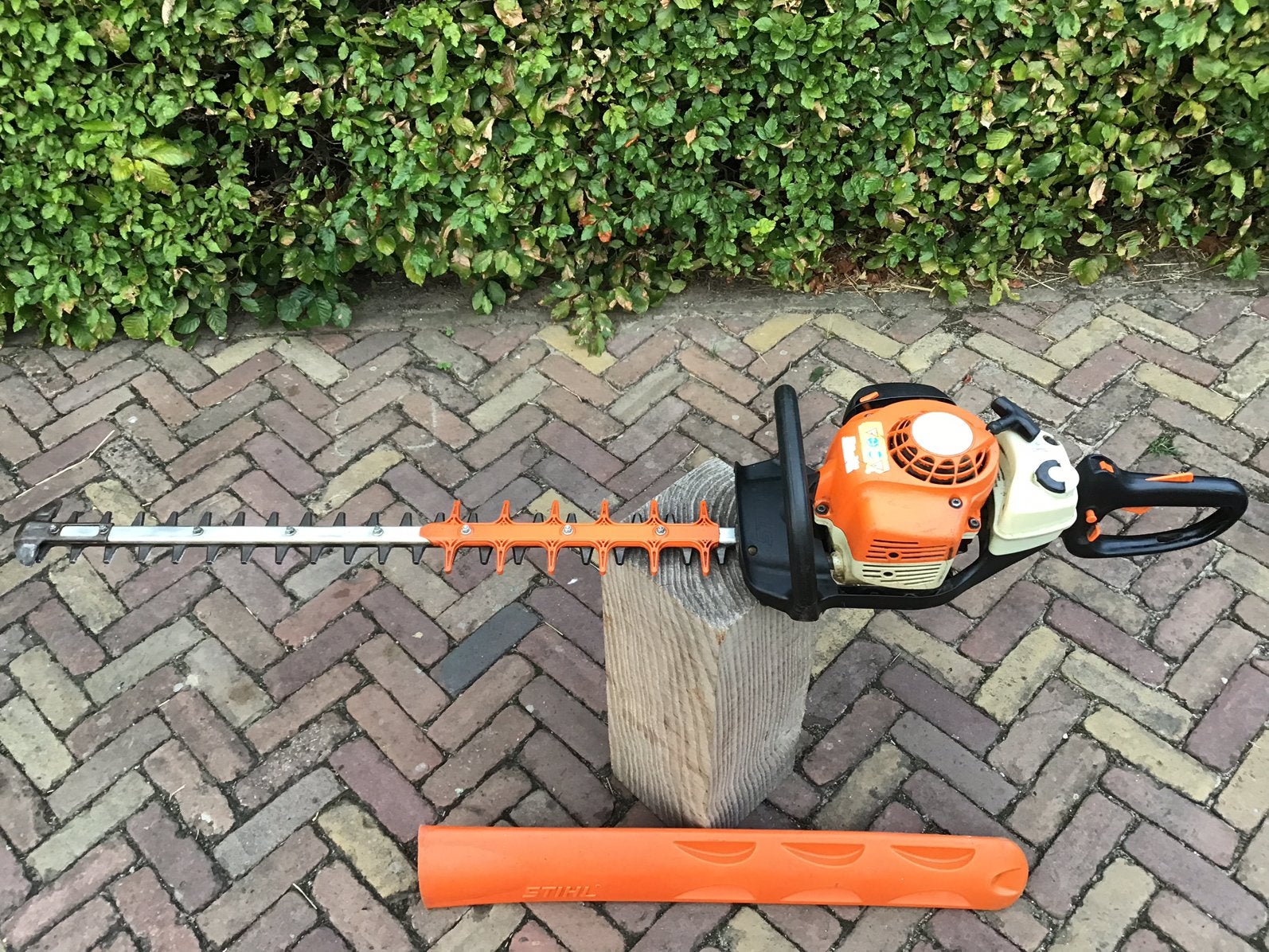 STIHL HS 87R   HEGGENSCHAAR.   80 cm blad., Ophalen of Verzenden, Gebruikt, Benzine