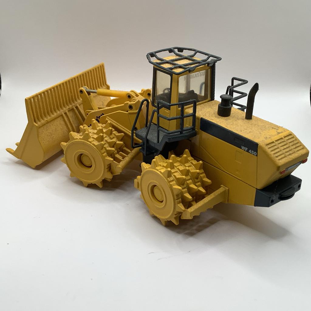 Komatsu WF 450 model, Hobby en Vrije tijd, Modelauto's | 1:50, Ophalen of Verzenden, Gebruikt, Hijskraan, Tractor of Landbouw