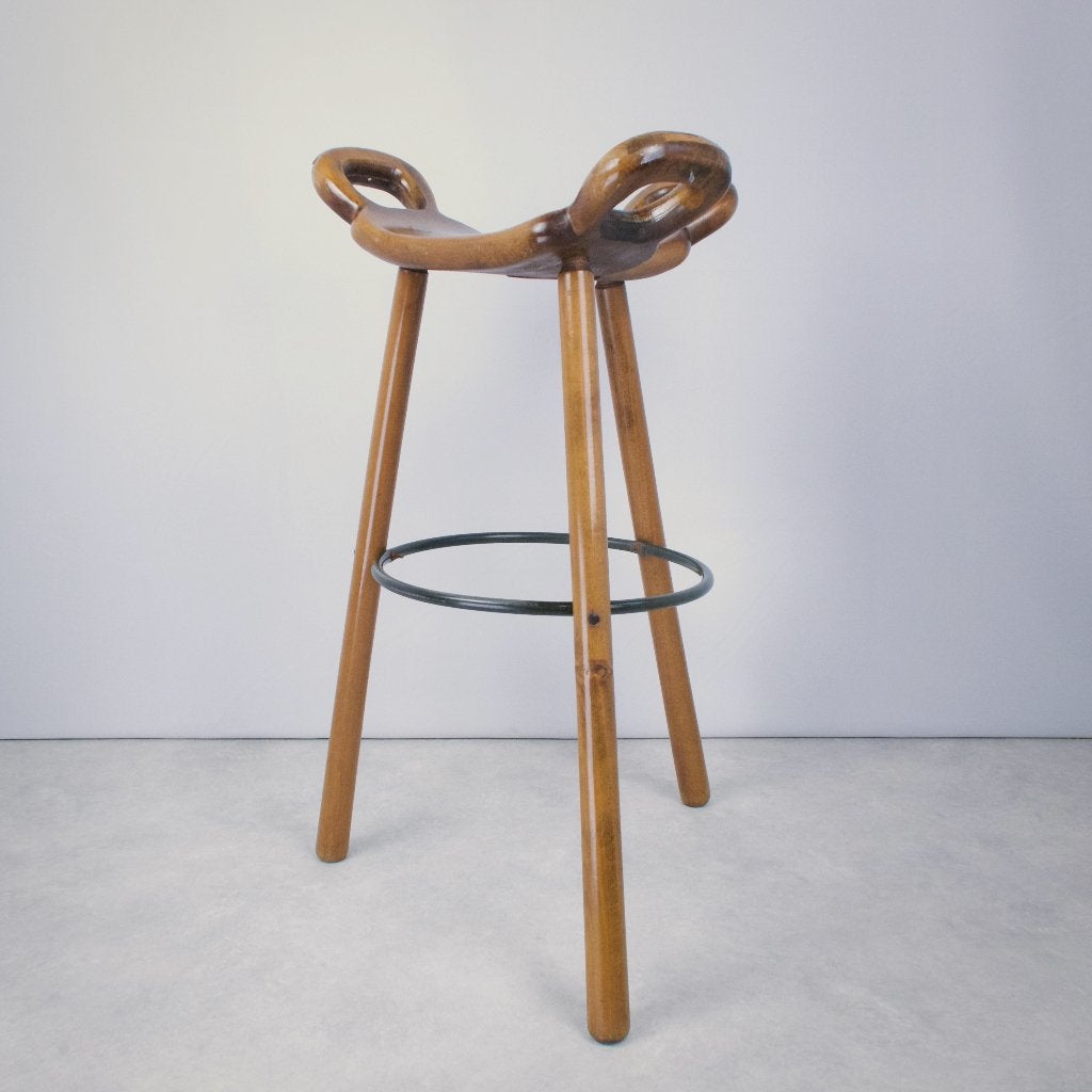 barkruk Marbella Sergio Rodrigues Spaans hout 70s, Huis en Inrichting, Barkrukken, Gebruikt, -, -, 60 tot 90 cm