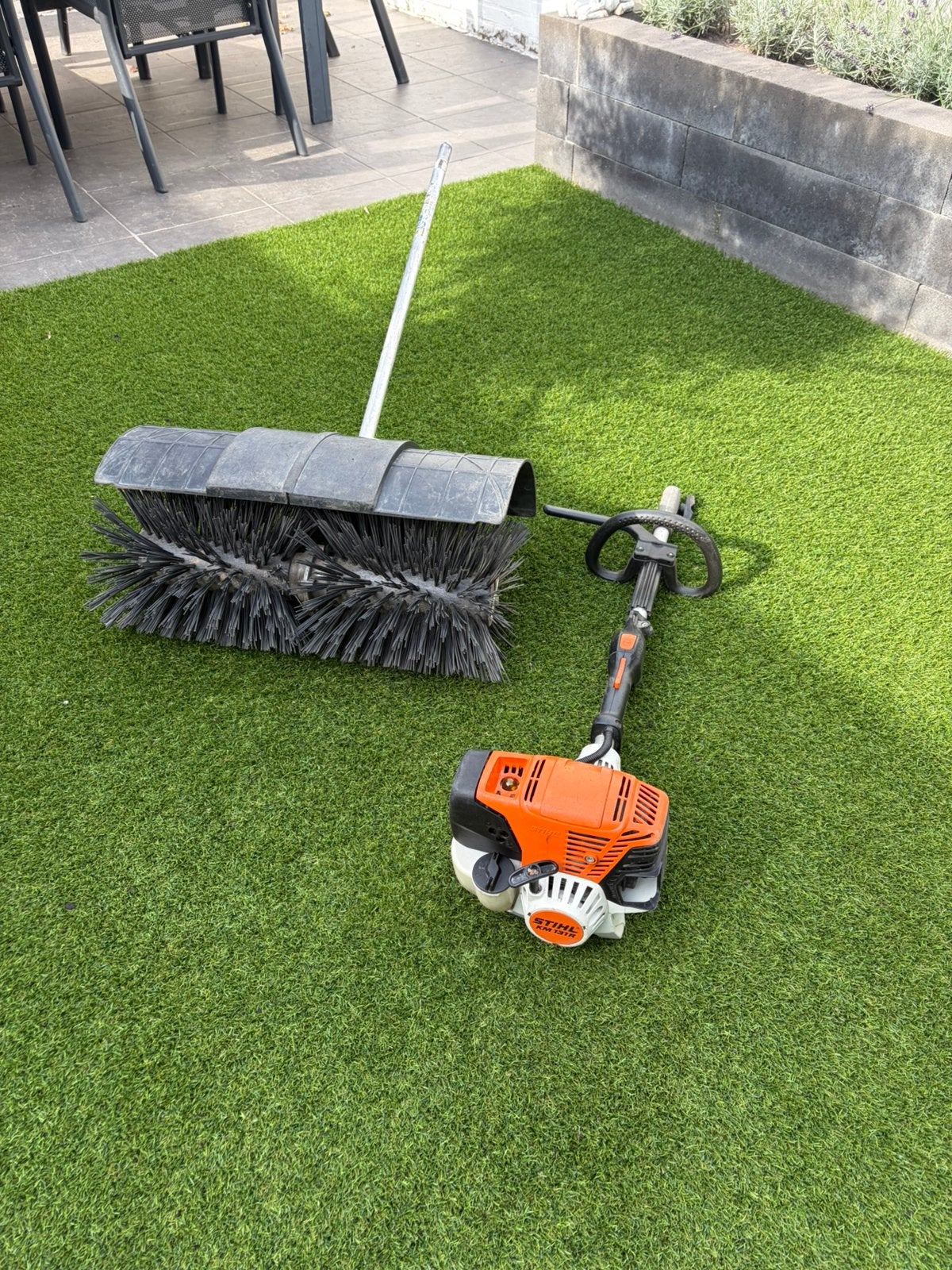 Stihl KM 131R combimotor met veegborstel, Ophalen, Zo goed als nieuw, Bezem