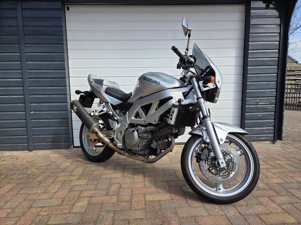 Suzuki SV650 - Sportieve Naked Bike met V-twin, 2 cilinders, Sportuitlaat, Motorrijbewijs A, Gebruikt