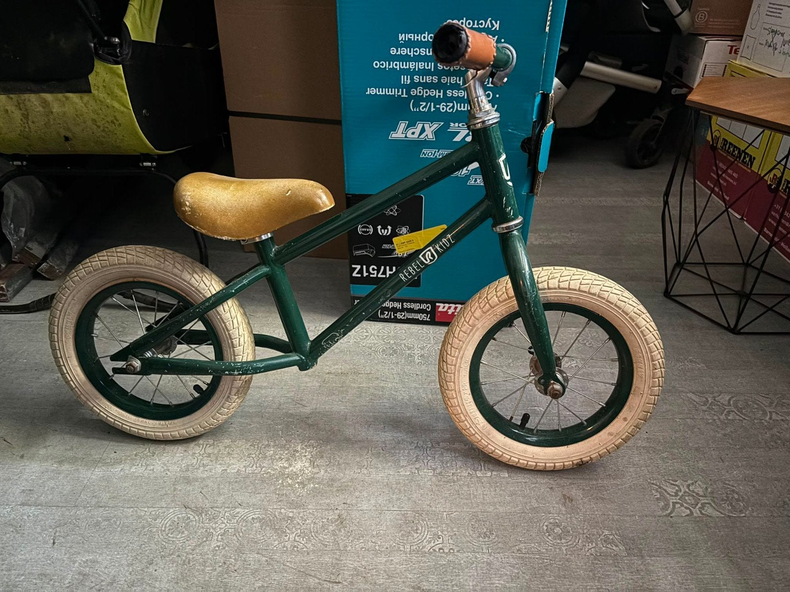 Retro loopfiets Rebel Kidz, Kinderen en Baby's, Speelgoed | Buiten | Voertuigen en Loopfietsen, Ophalen, Gebruikt, Loopfiets