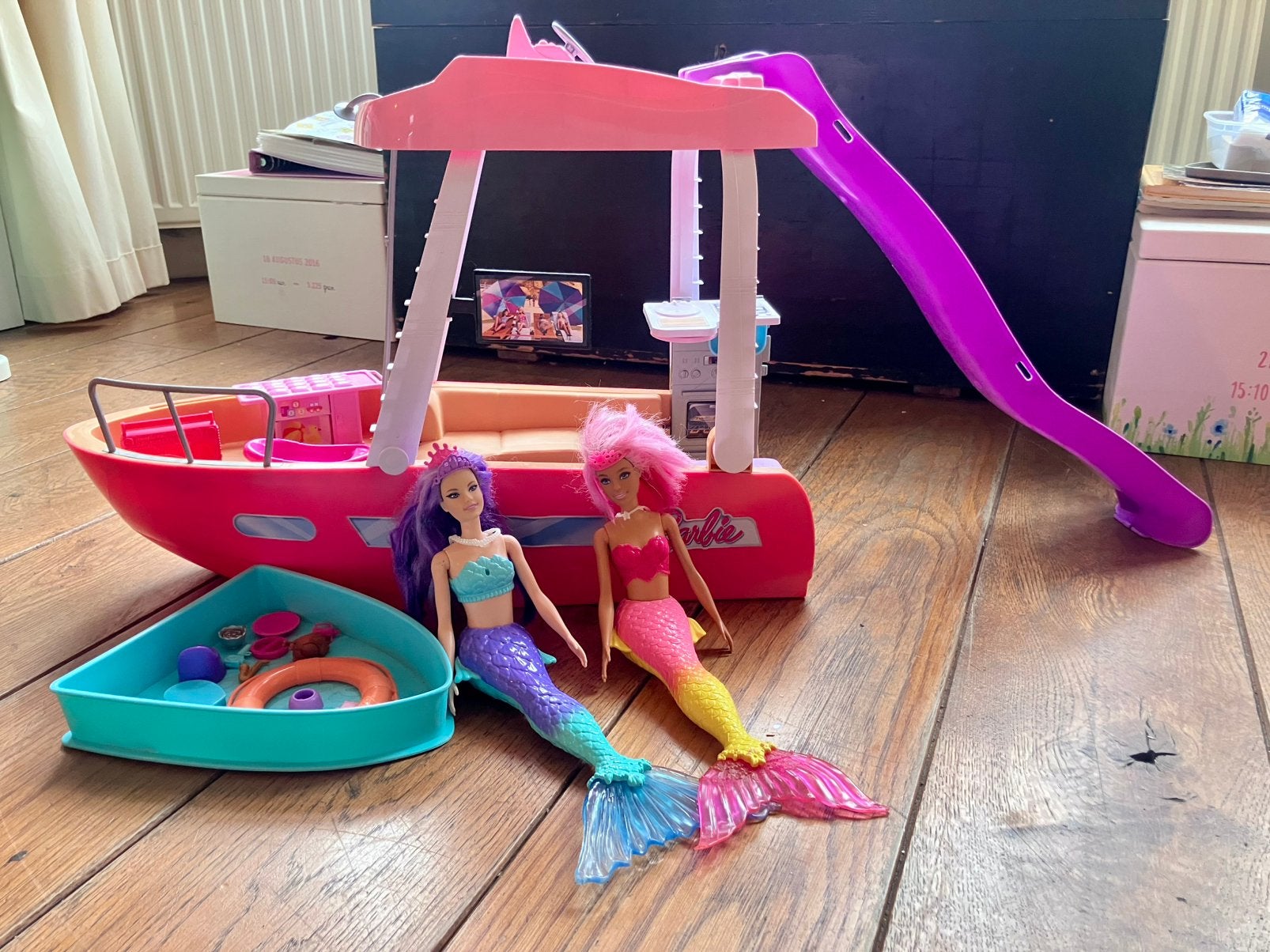 Barbie boot en 2 zeemeerminnen, Ophalen, Zo goed als nieuw, Meisje