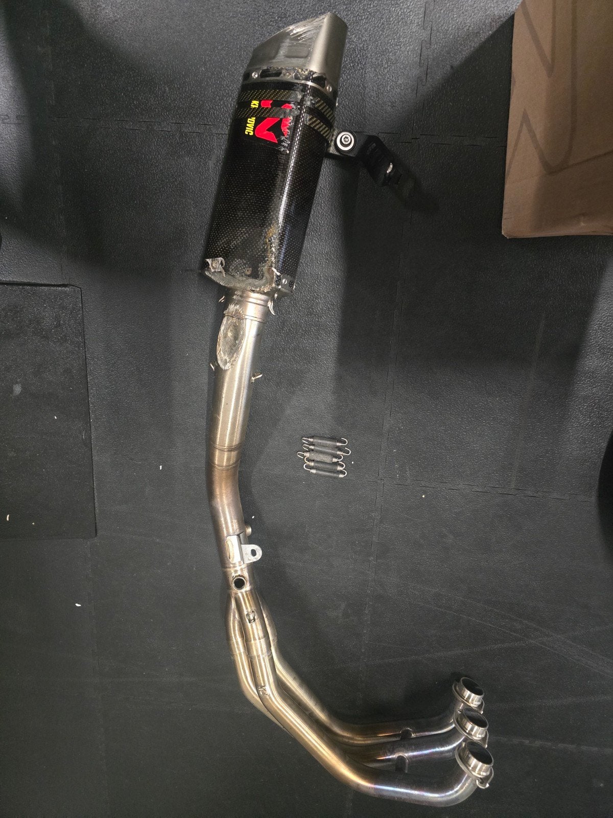 Akrapovic MT09 2021 tm 2026 schade, Ophalen, Gebruikt