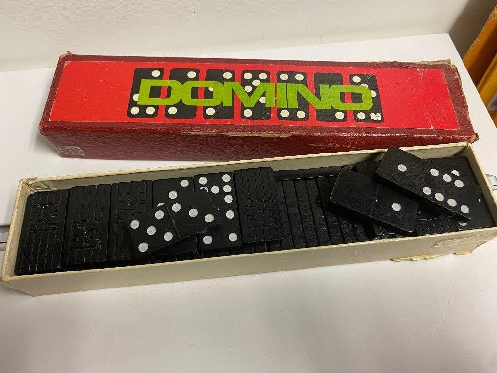 Vintage Domino spel in originele doos, Een of twee spelers, Ophalen of Verzenden, Gebruikt, Reisspel