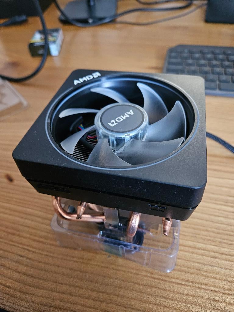 AMD Ryzen stock CPU cooler – nieuw / ongebruikt, Ophalen of Verzenden, Nieuw, Luchtkoeling