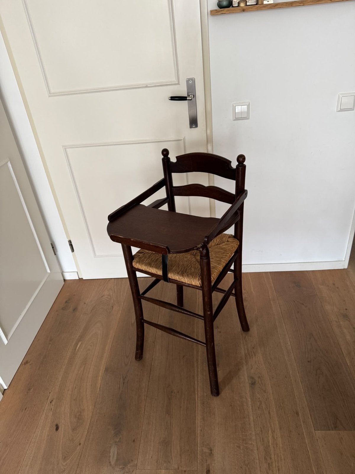 Vintage houten kinderstoel met rieten zitting, Ophalen, Gebruikt, Overige typen, Gordel(s)