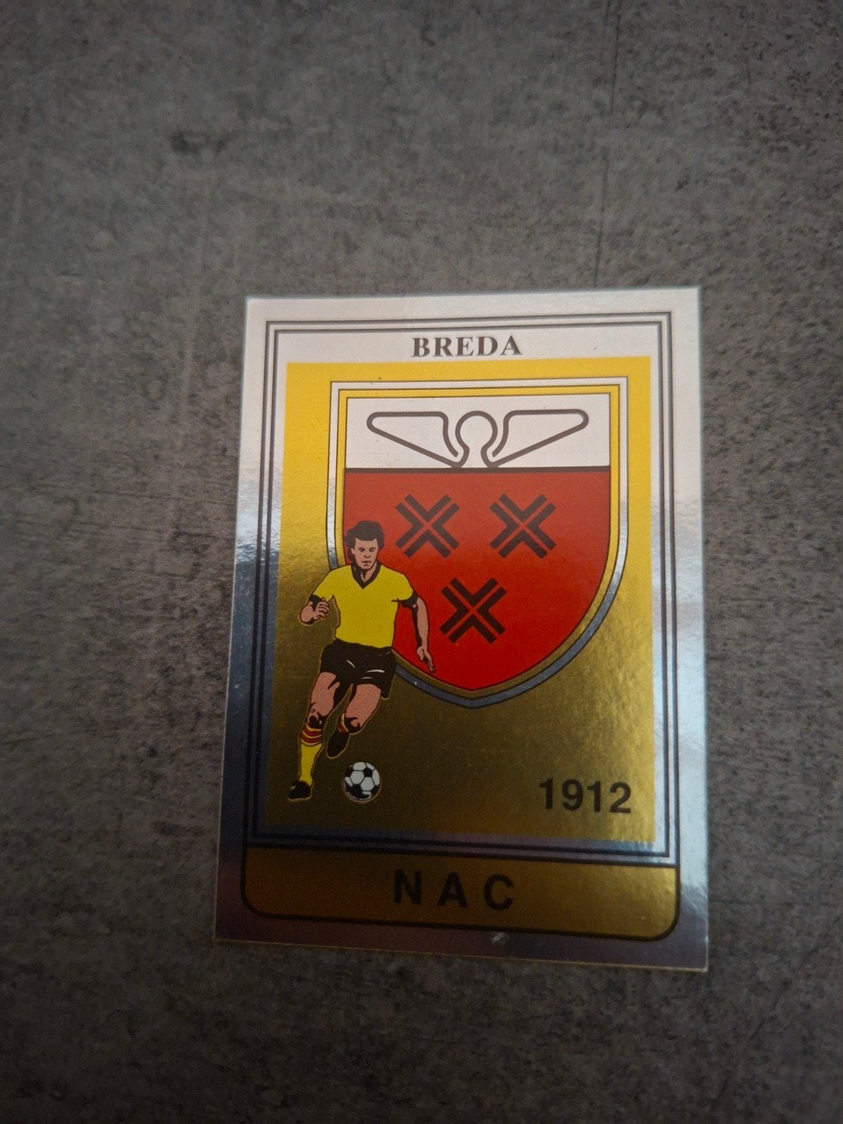 Panini sticker Voetbal 85. Embleem NAC Breda., Ophalen of Verzenden, Zo goed als nieuw, Sticker