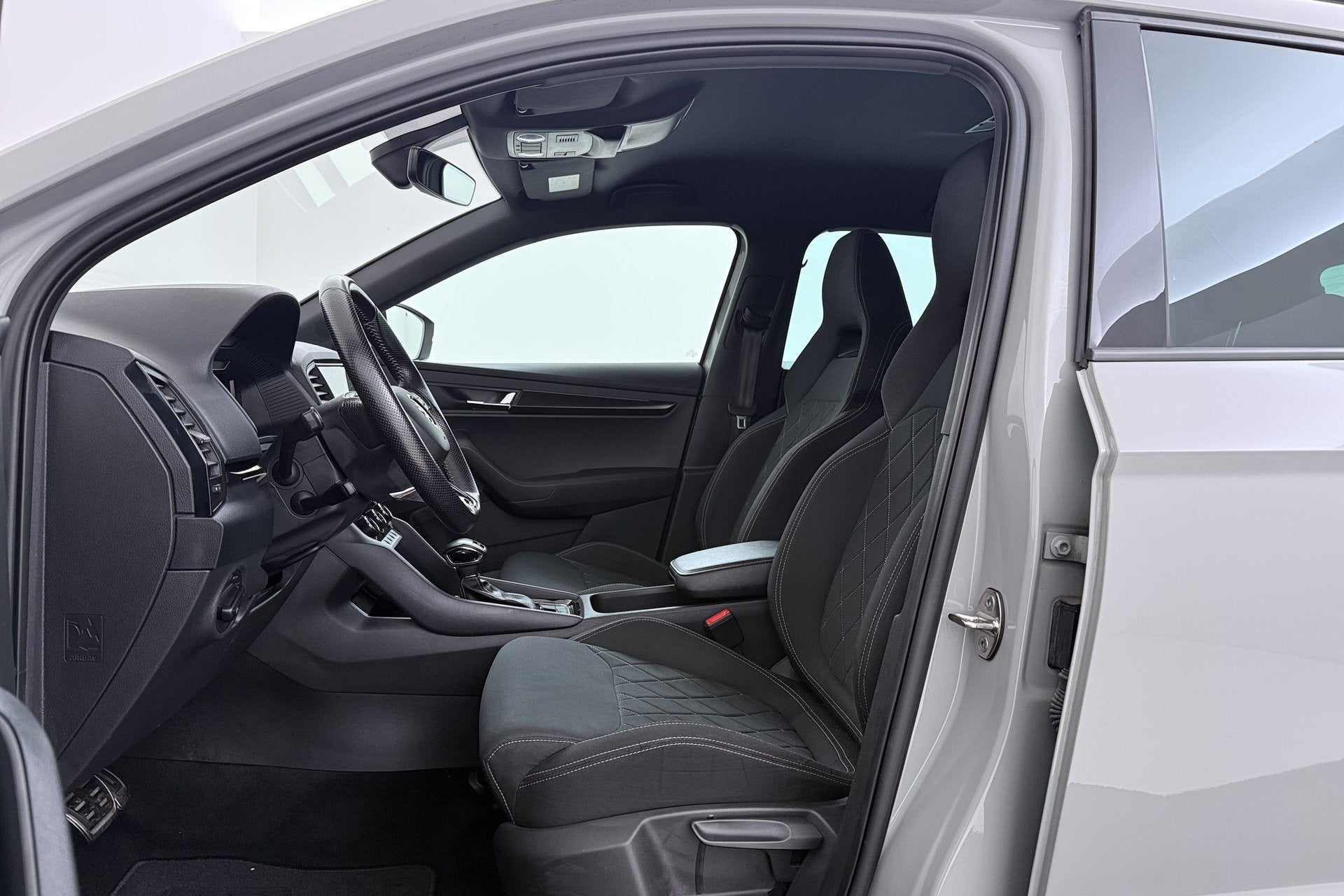 Skoda Karoq 1.5 TSI ACT Sportline Business | Trekhaak | Digi, Auto's, Stof, 4 cilinders, Automatische klimaatregeling, Karoq