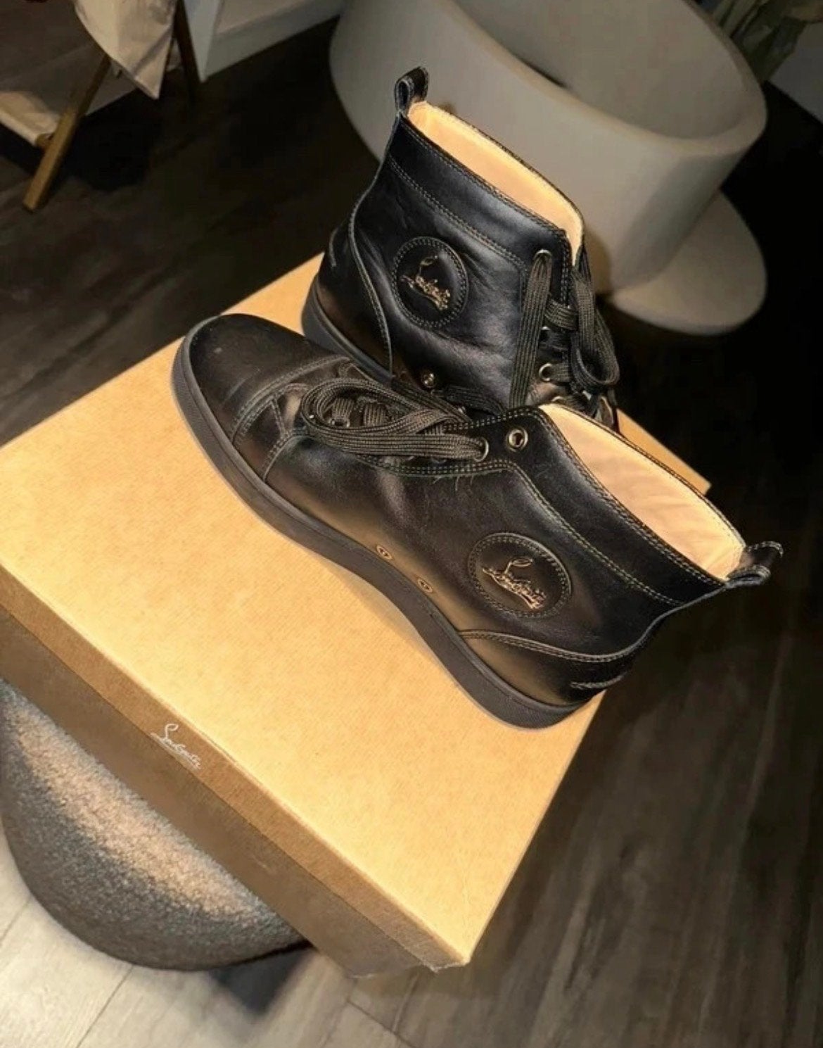 Christian Louboutin sneakers maat 40 met alle toebehoren, Ophalen of Verzenden, Zo goed als nieuw, Zwart, Sneakers of Gympen