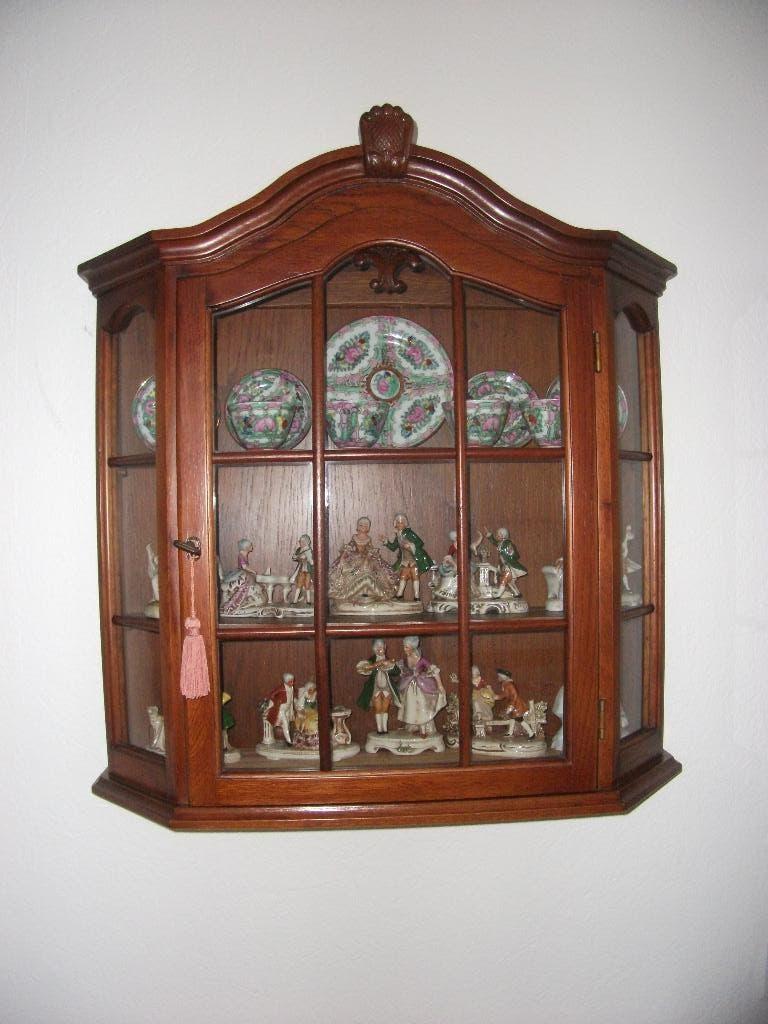 Porseleinkastje / vitrinekastje /wandkastje, Ophalen