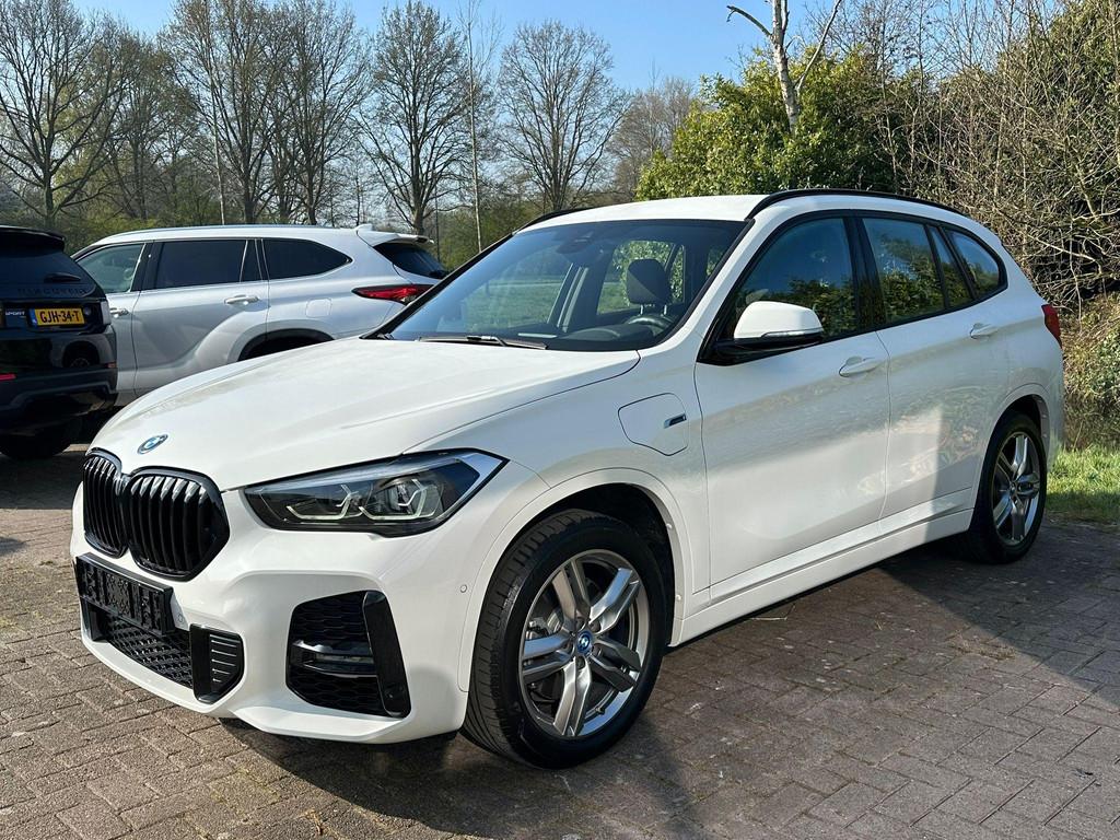 BMW X1 xDrive25e M Sport | M pakket | Afneembare Trekhaak |, Auto's, BMW, Gebruikt, Euro 6, Wit, Plug-in hybride