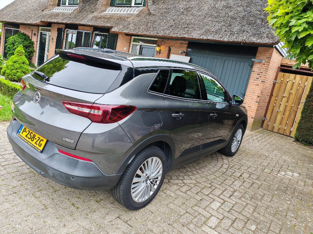 Foto 4 van Opel Grandland X 1.2 Turbo 130pk S&S 2018 Grijs