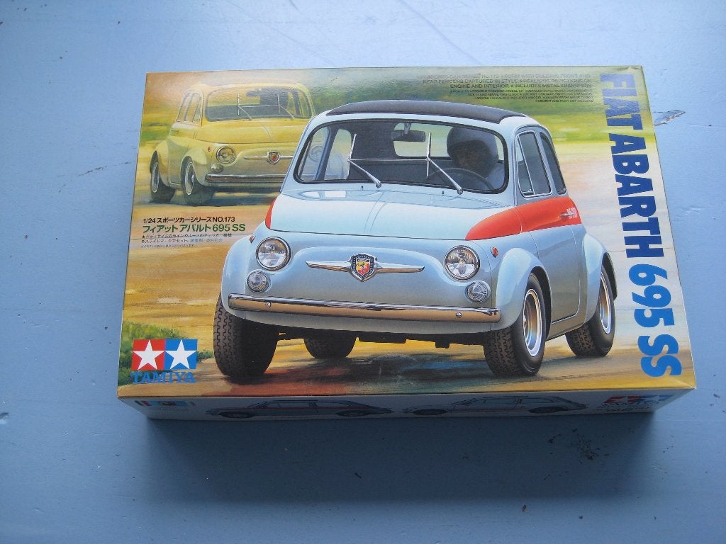 Bouwdoos Fiat Abarth 695SS  1/24, Auto, Groter dan 1:32, Nieuw, Ophalen of Verzenden