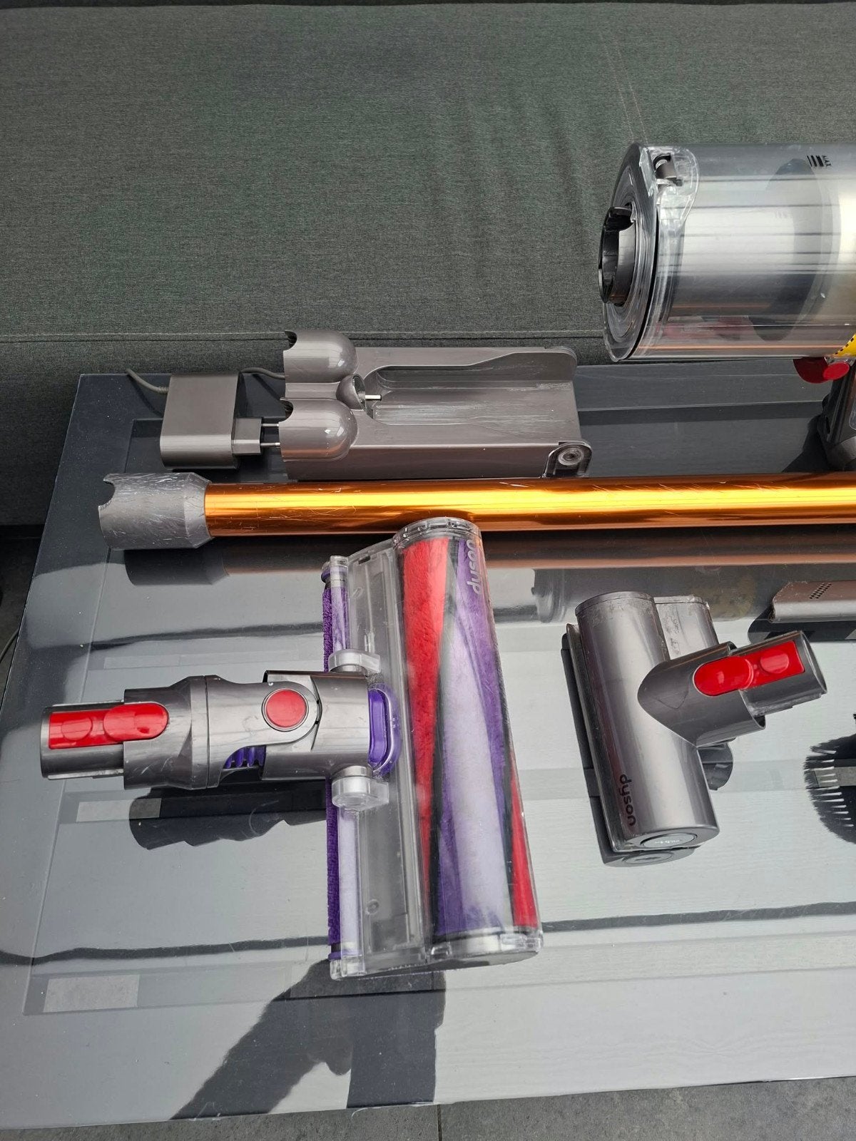 Foto 11 van Dyson Cyclone V10 Absolute Steelstofzuiger 
In Zeer Goede St