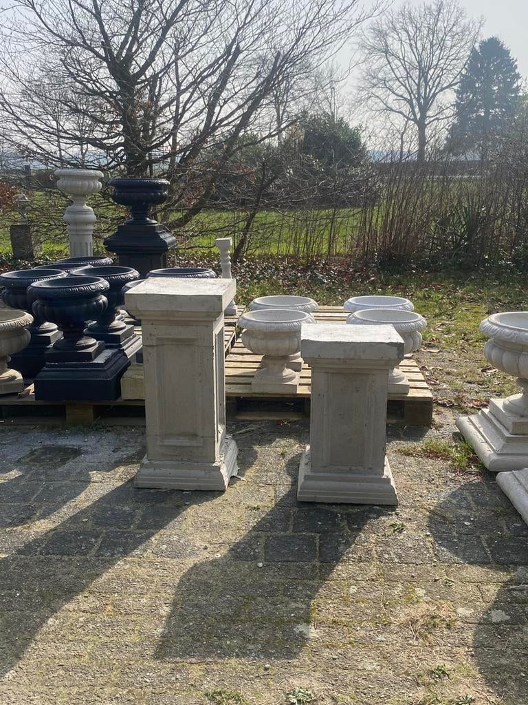 Betonnen zuilen en bloempotten in diverse maten, Ophalen, Minder dan 60 cm, Zo goed als nieuw, Beton