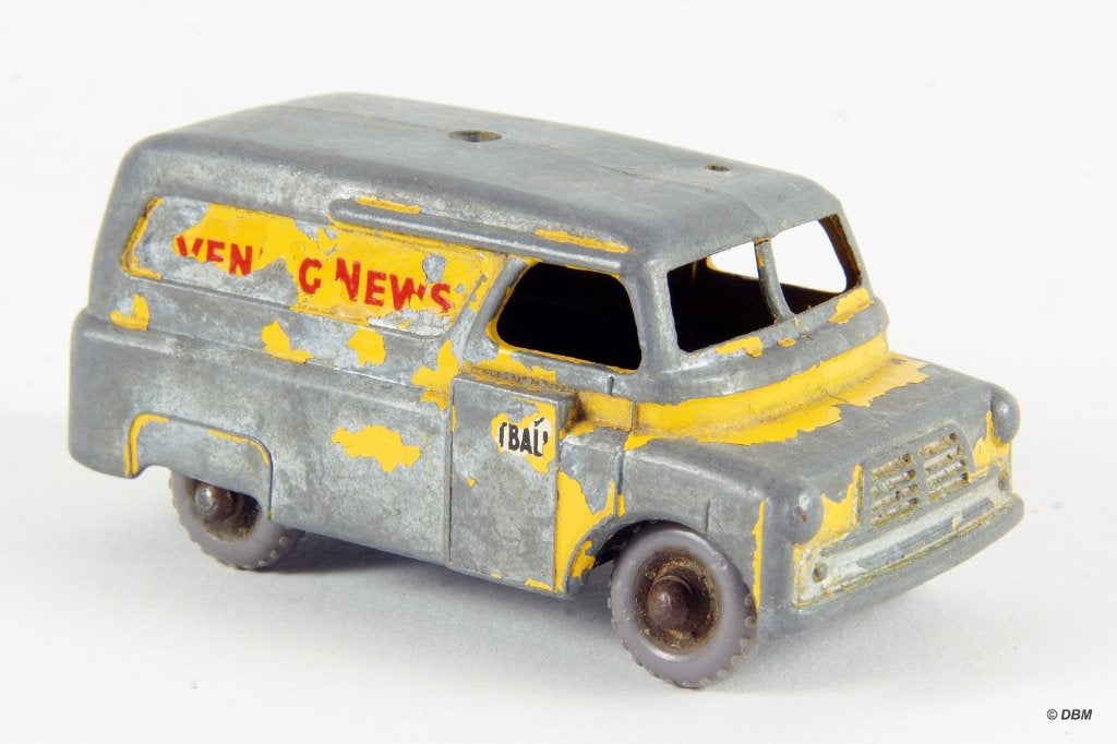 Bedford Evening News Van van Lesney Matchbox No.42 (1), Ophalen of Verzenden, Gebruikt, Bus of Vrachtwagen