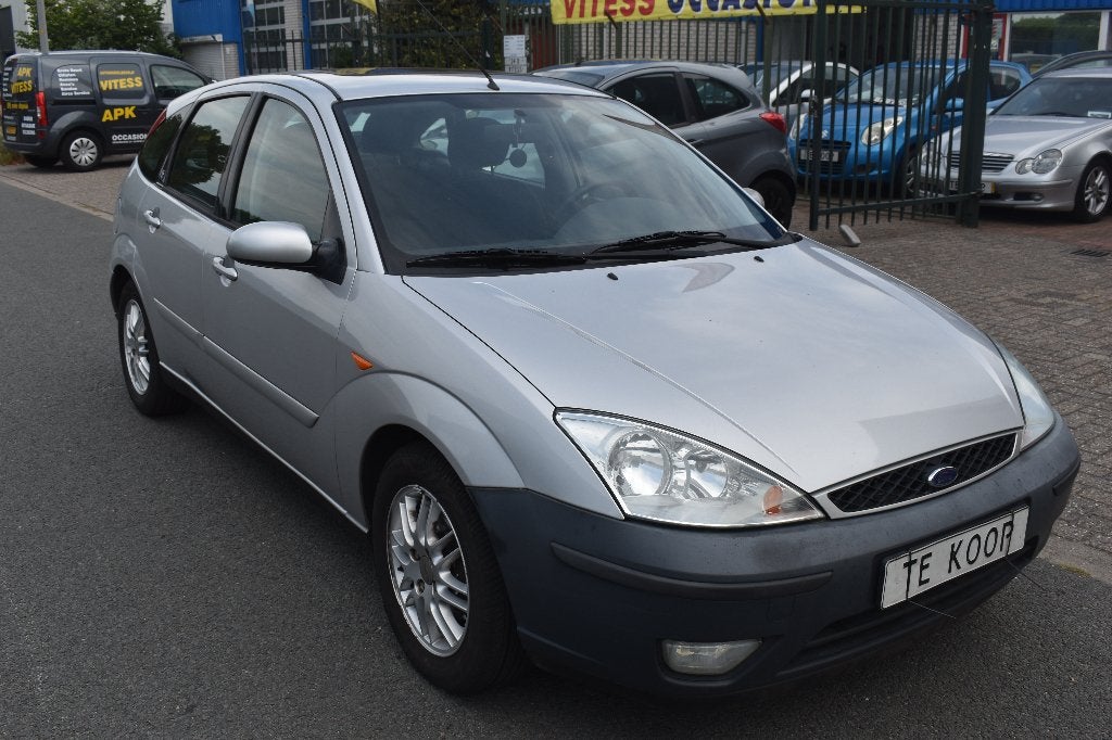 Ford Focus 1.6 I Ambiente AUTOMAAT  2003 Grijs, Auto's, 1596 cc, 4 cilinders, 100 pk, 49 €/maand