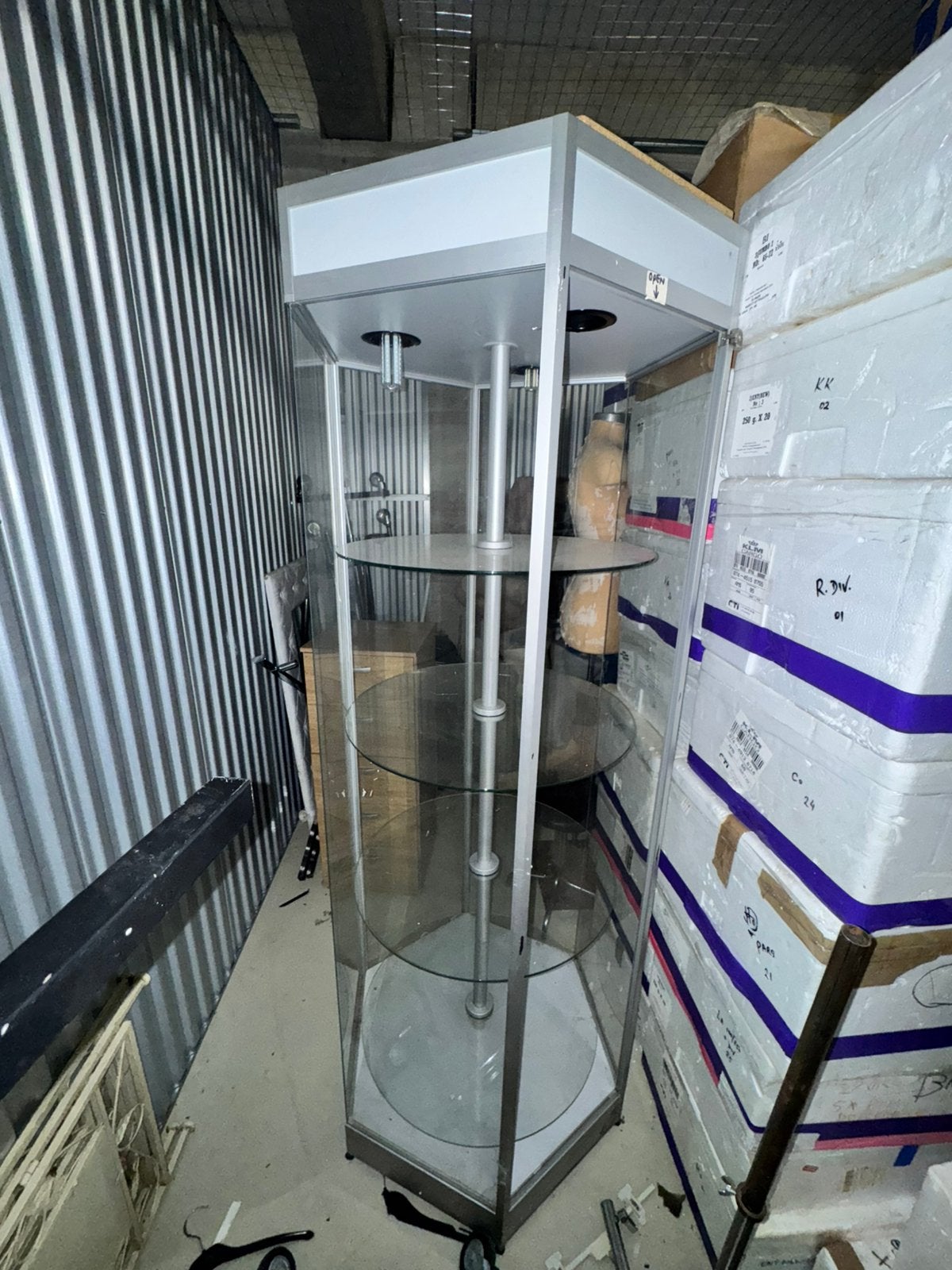 Vitrine, Ophalen, 50 tot 100 cm, Zo goed als nieuw, Minder dan 100 cm