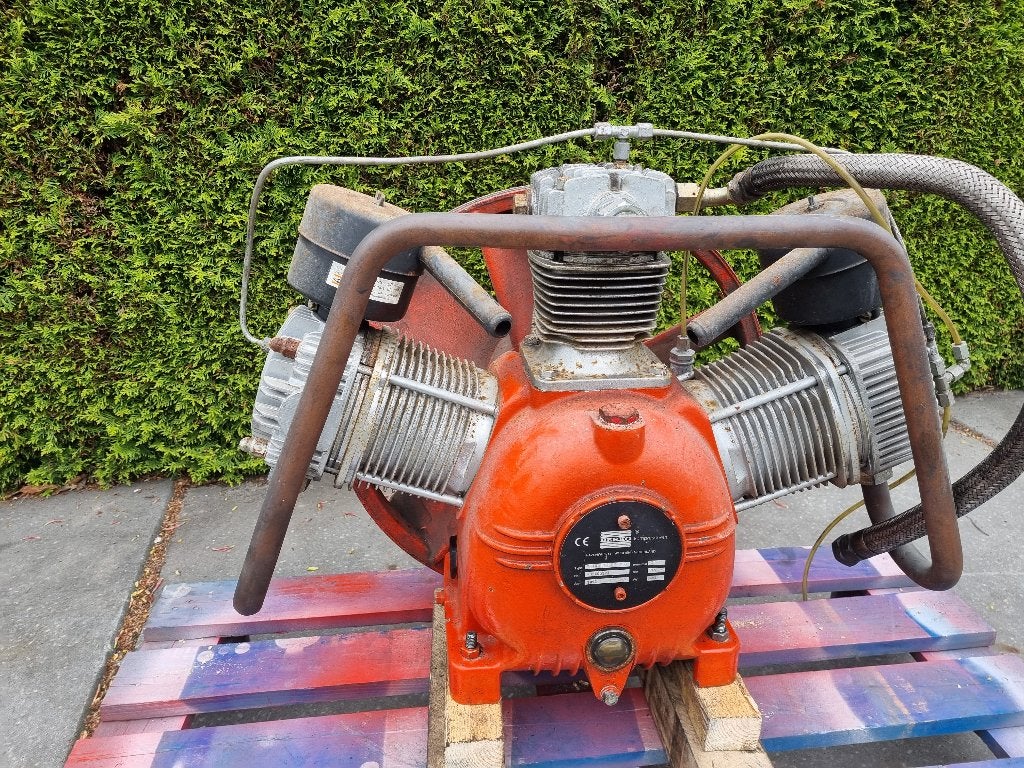 Zuigercompressor pomp ( max 15 bar) Berko, Ophalen, 10 bar of meer, Zo goed als nieuw, 200 tot 400 liter/min