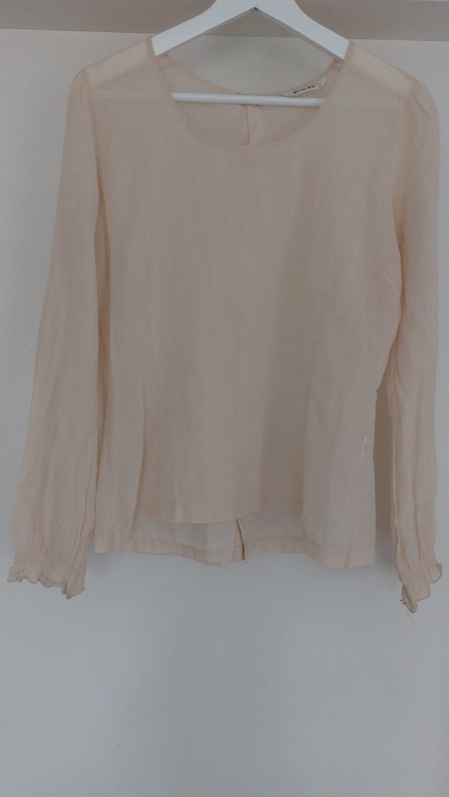 Leah blouse met knoopjes op de rug - Maat M, Kleding | Dames, Blouses en Tunieken, Maat 38/40 (M), Beige, Ophalen of Verzenden