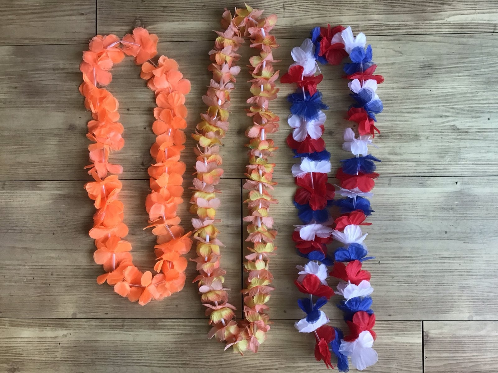 Hawai holland  slingers oranje versiering bloemenkrans 3 x, Ophalen of Verzenden, Zo goed als nieuw, Versiering