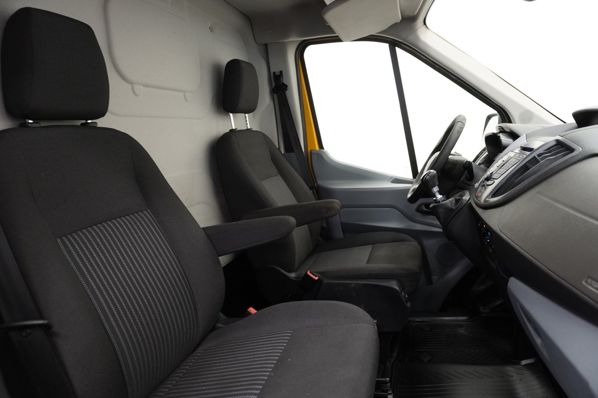 Ford Transit 2.0 TDCI 130PK L3H2 FWD EURO 6 - Airco - Cruise, Voorwielaandrijving, Stof, 4 cilinders, Bedrijf