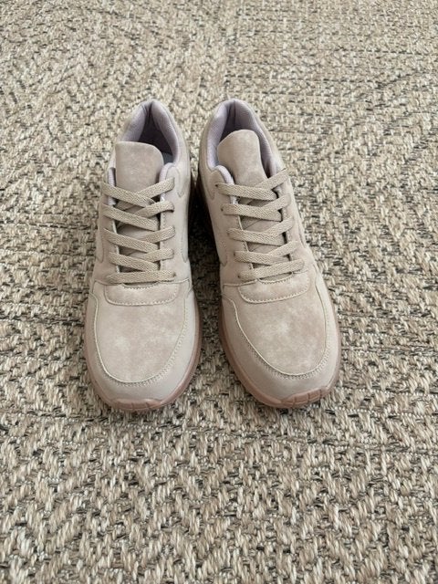 Primark nieuwe sneakers maat 43, Overige kleuren, Verzenden, Nieuw, Sneakers of Gympen