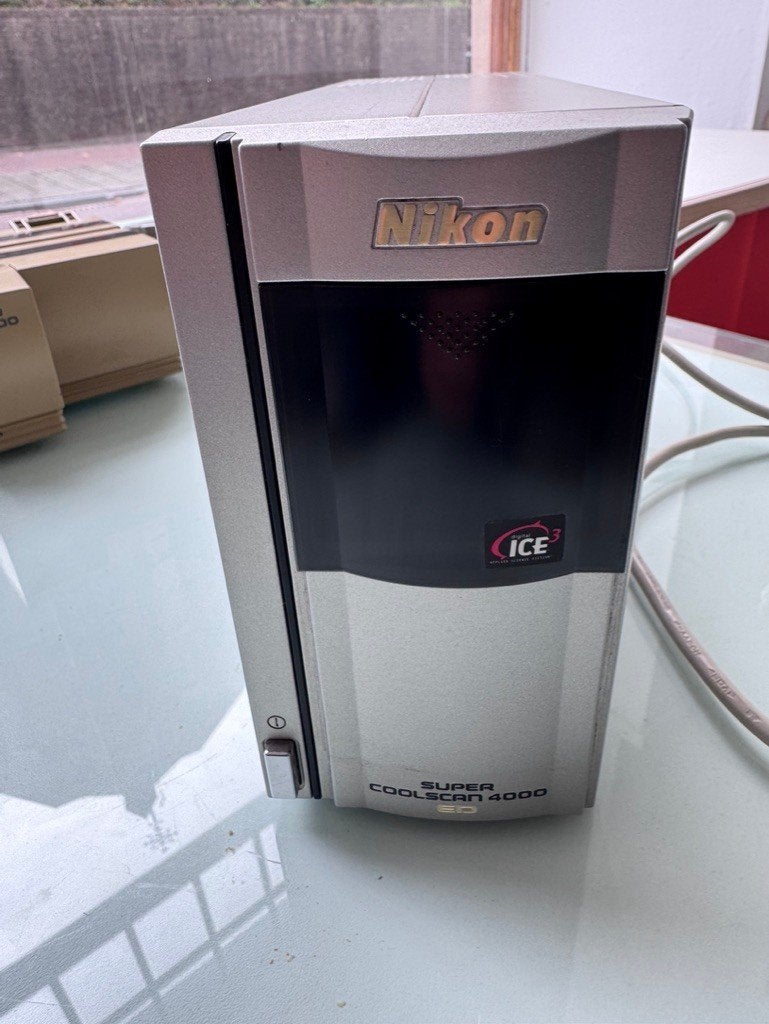 Nikon Super Coolscan 4000 defect, Diascanner, MacOS, Ophalen of Verzenden, Niet werkend