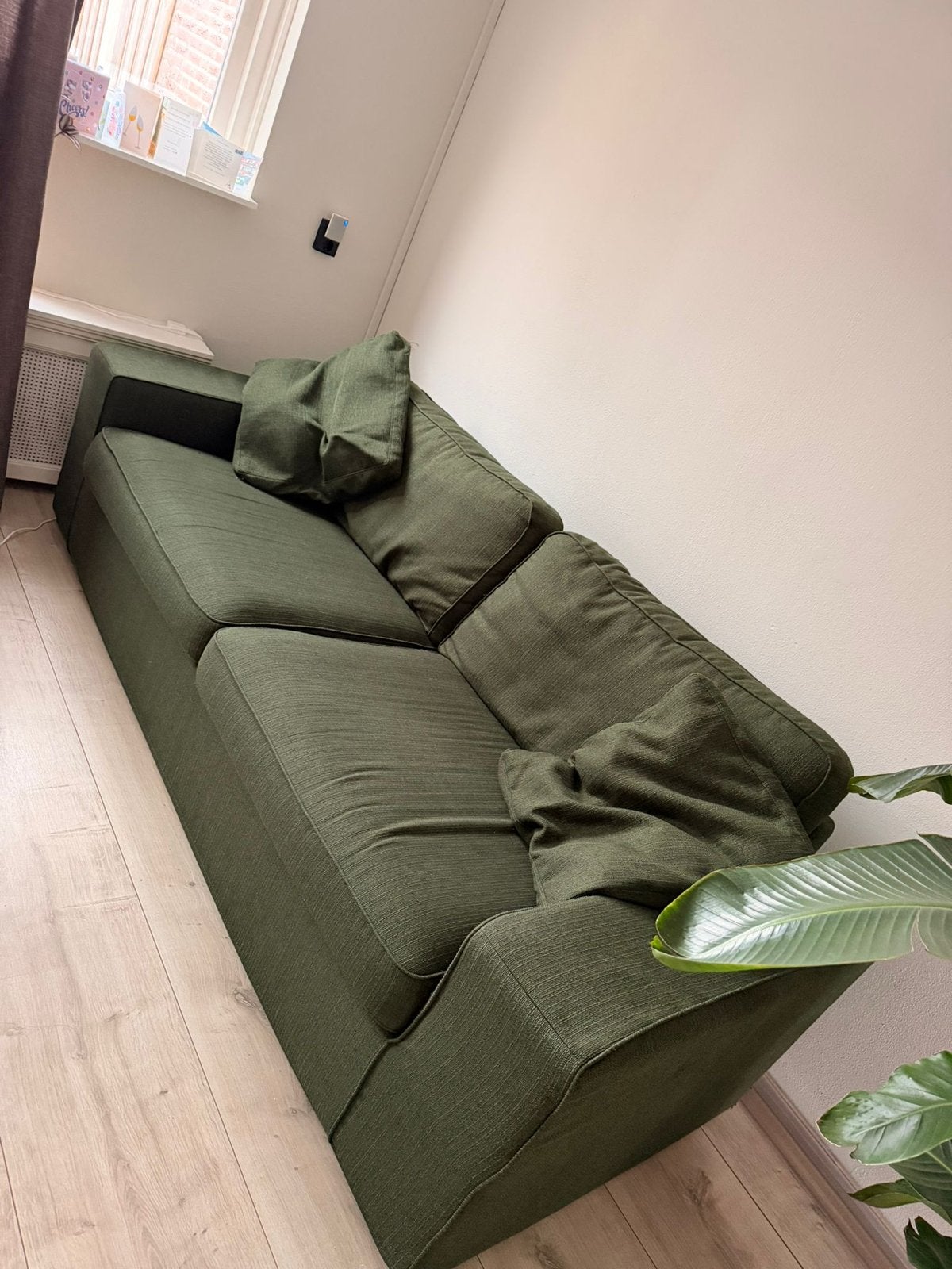 Comfortabele groene tweepersoonsbank, Huis en Inrichting, Banken | Bankstellen, Ophalen, Gebruikt, Tweepersoons, 75 tot 100 cm