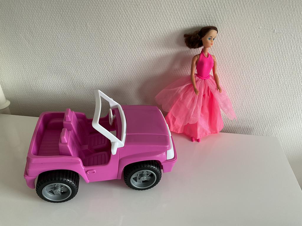 Barbieauto met barbie, Ophalen, Zo goed als nieuw
