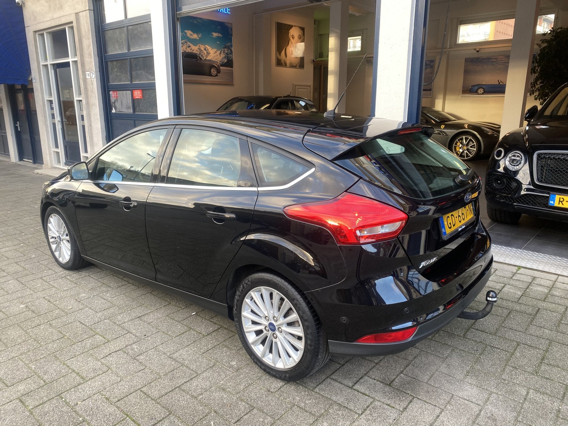 Ford Focus 1.0 Titanium Edition NIEUWE APK. (bj 2015), Gebruikt, Euro 6, Zwart, Origineel Nederlands