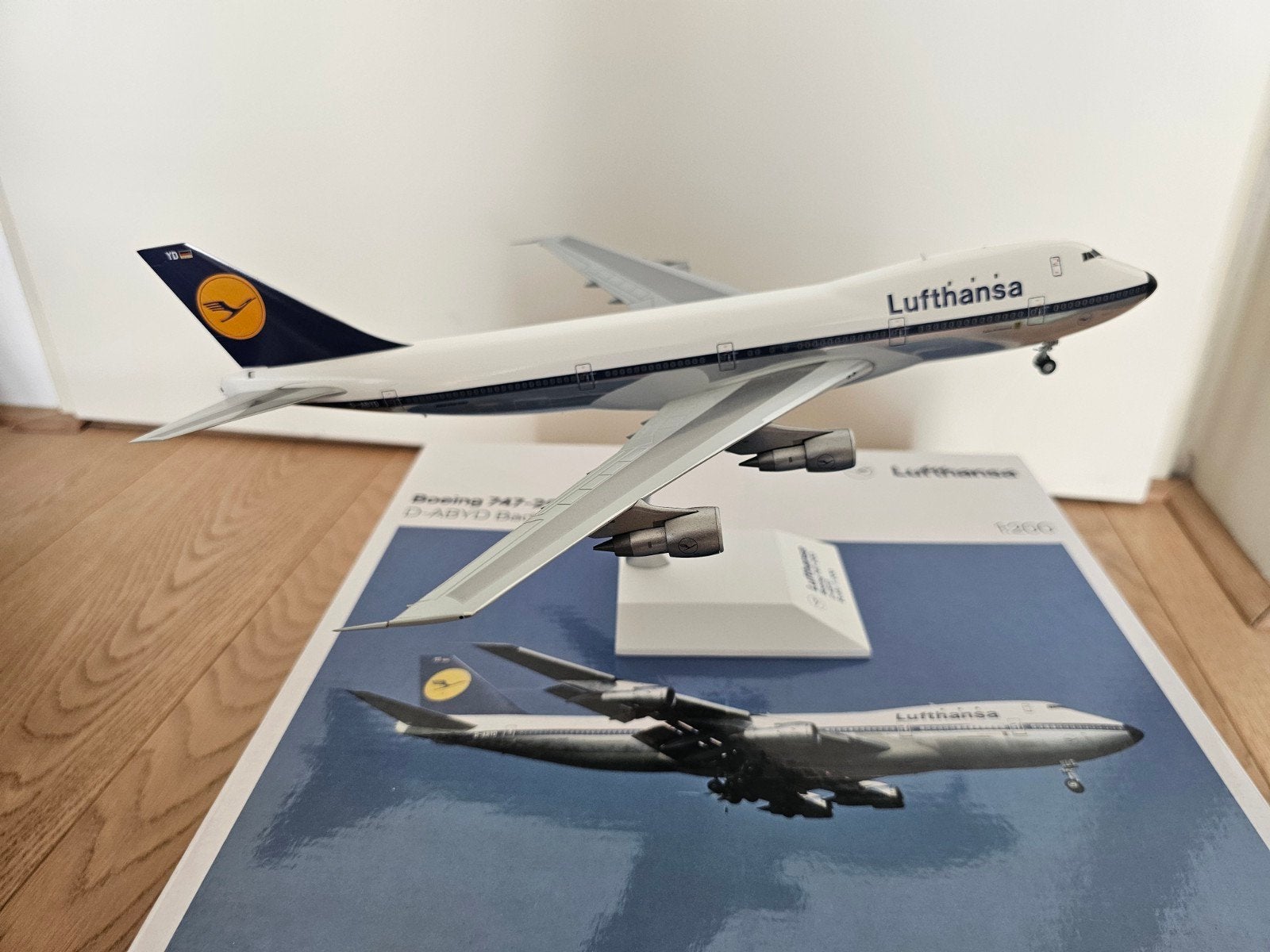 Lufthansa Boeing 747-200 1:200 polished model, Ophalen of Verzenden