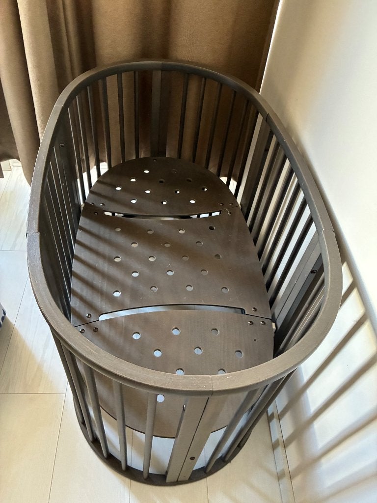 Stokke bed v2 grijs zonder matras, Ophalen, Gebruikt, Overige merken, Jongetje of Meisje